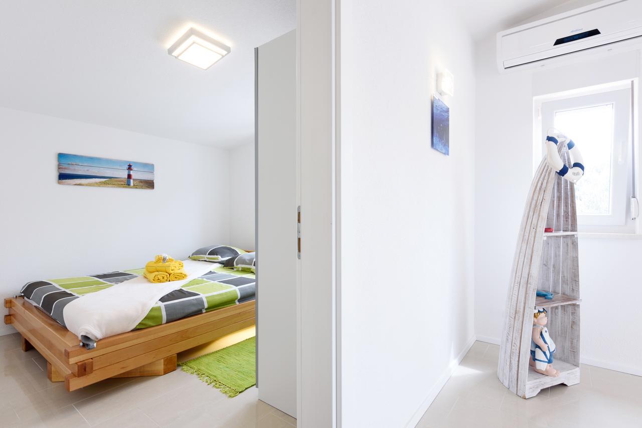 Studio Apartment Maslina Gornji Karin Eksteriør billede